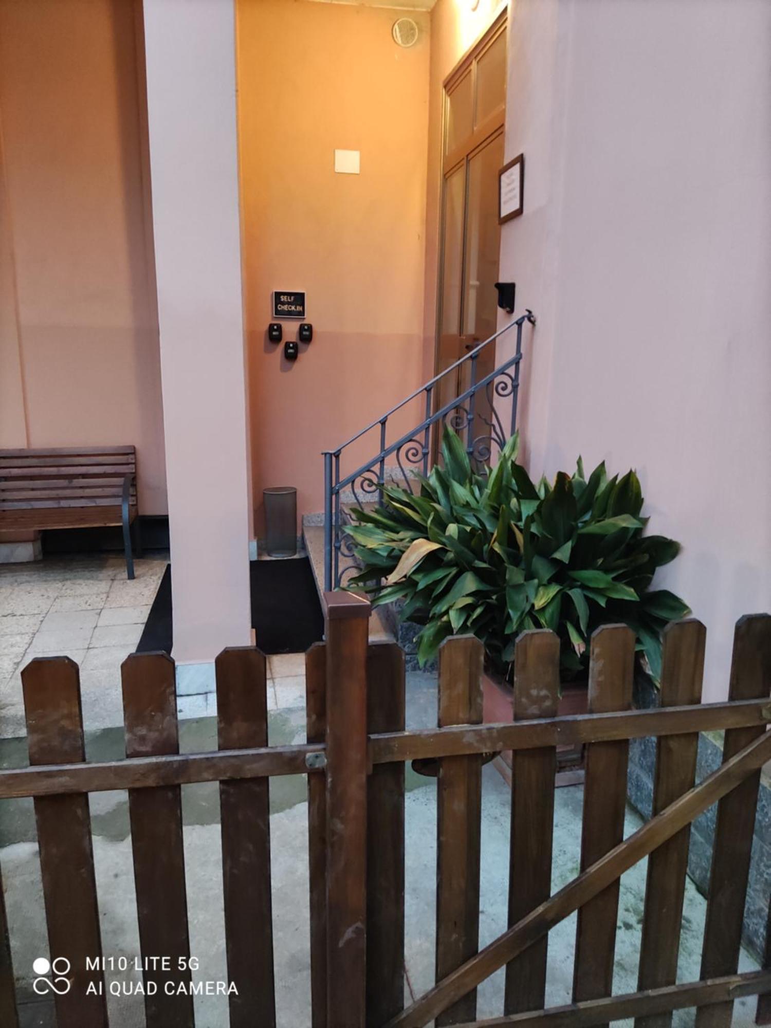 Hostal D'Annunzio House Cesano Boscone Exterior photo